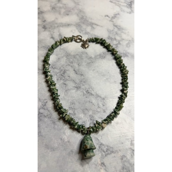 Jewelry - Vintage Green Stone Chip Necklace with Tree Pendant